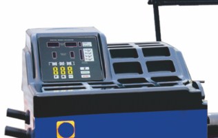 AE&T BT-850  Удобство эксплуатации  Все элементы управления балансировкой для грузовых автомобилей, 380В AE&T ВТ-850 расположены в одном месте 