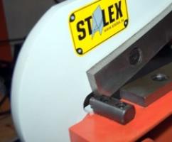Stalex HS-1300  Нет ограничения по длине реза  Консольная система крепления ножа дает возможность разрезать металл любой ширины 