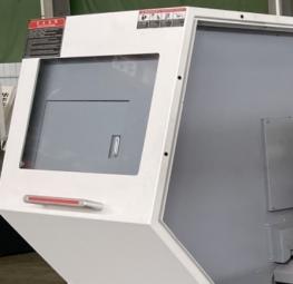 Realrez CK 6180 
  Защитный кожух  
 Зона обработки оснащена защитными кожухами 
