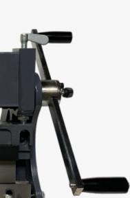 RealRez  RSBR-12 
  Рукоятки  
 Для снижения усилия оператора во время работы станок оснащен удобными рукоятками большой длины с противоскользящими наконечниками  
