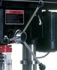 Proma E-1516B/400 
 Эргономичные рукоятки 
Особая обточка рукояток позволяет работать с большим комфортом, исключая мозоли и быструю усталость 
