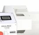 REALREZ 310x900 400V 
  Защита от стружки  
 Прозрачный экран практически полностью закрывает рабочую зону и препятствует вылету стружки в глаза оператора  
