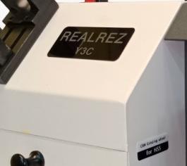 REALREZ 
  Безопасность  
 Защитный кожух препятствует вылету стружки и делает эксплуатацию безопасной  
