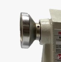 REALREZ R 1018 370 W 
  Поворотная передняя бабка  
 Имеет несколько фиксированных положений - 0, 60, 90, 120, 180 градусов, что позволяет выполнять точение заготовок диаметром свыше 355 мм  
