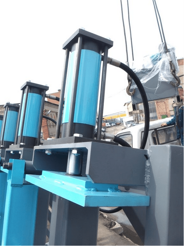 IRONMAC Press 150/HP Universal 150/6HP Universal  Все рабочие поверхности обработаны для повышения точности  Все блоки гидравлики снабжены системой устойчивости к высокому давлению и протеканию 