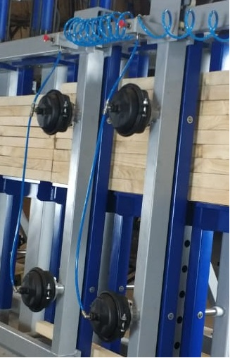 IRONMAC Press 150/HP Universal 150/6HP Universal  Пневматические фронтальные прижимы  Удобно и быстро устанавливаются и зажимают пакет на необходимое усилие 
