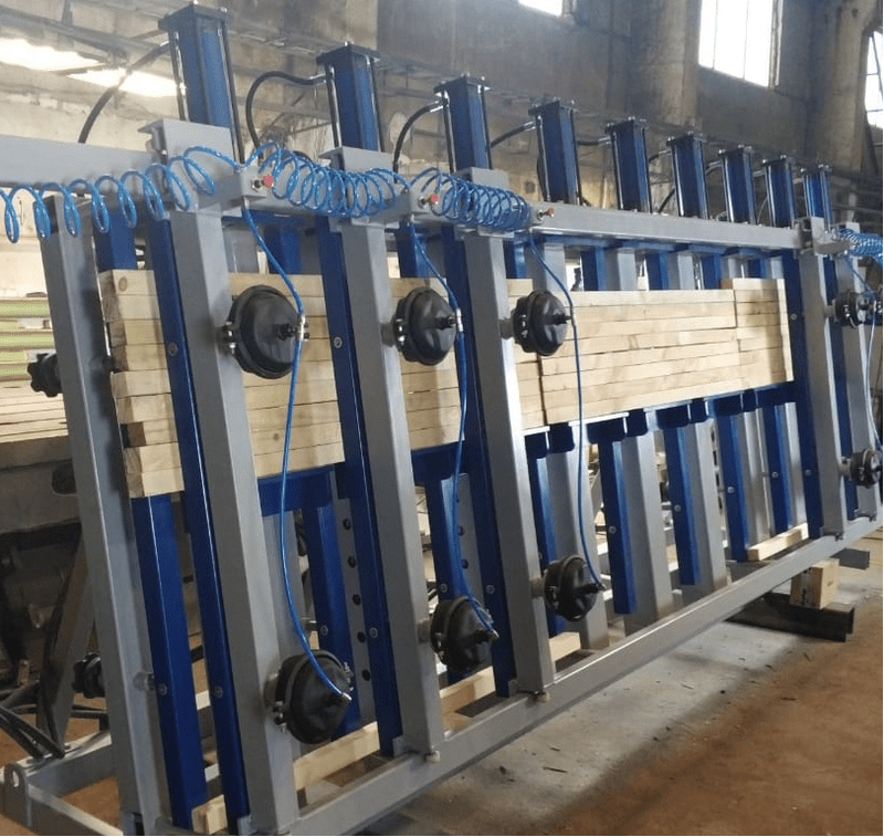 IRONMAC Press 150/HP Universal 150/6HP Universal  Перемещаемые нижние опоры  Перемещаемые по высоте нижние опоры (пятки) совместно с раздельно работающими гидроцилиндрами позволяют склеивать пакеты разных высот и толщин без привязки друг к другу 