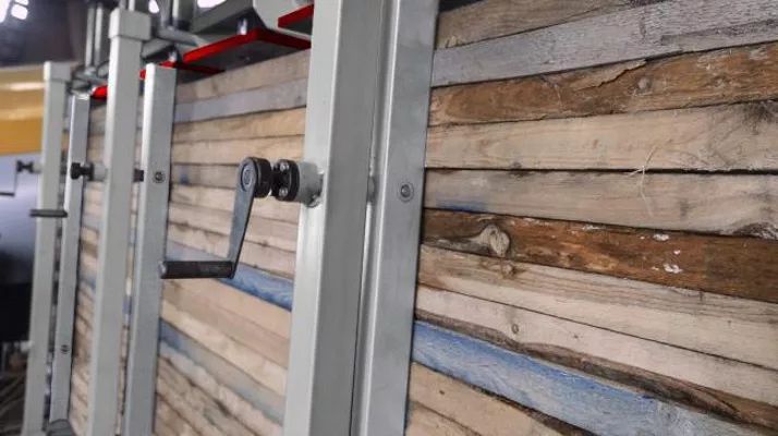 IRONMAC Press 150/HM 150/6 HM  Фронтальные прижимы  Механические фронтальные прижимы удобно и быстро устанавливаются и зажимают пакет на необходимое усилие 
