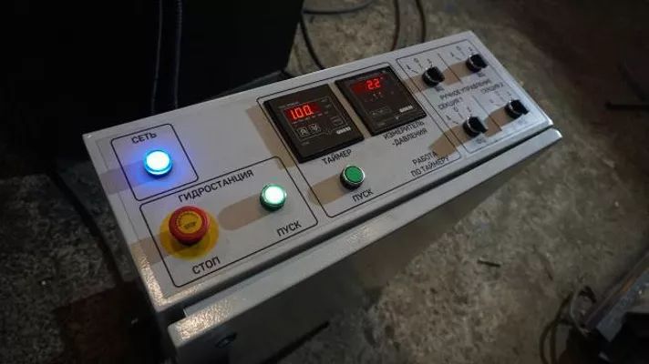 IRONMAC Press 150/HM 150/6 HM  Автоподкачка «работа по таймеру  Автоподкачка предназначена для работы в автоматическом режиме  Автоматика станка контролирует давление в вертикальных цилиндрах и в случае понижения давления ниже установленного значе...
