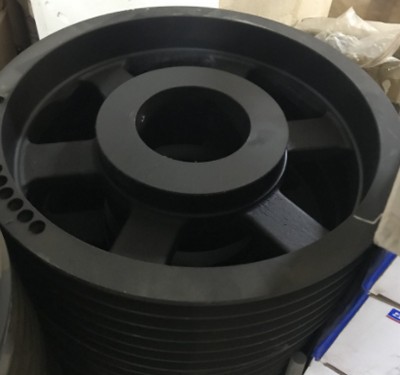 KRAFTER RS 400 RS 400  Чугунные шкивы  На дробилках KRAFTER RS установлены высокоточные чугунные литые шкивы  Шкивы полностью сбалансированны и удобно монтируются, благодаря использованию шпонки 
