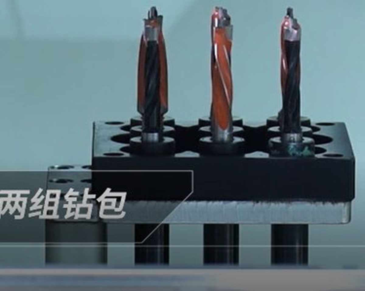 Nanxing N  Нижние сверлильно-присадочные головы (2 шт )  Функциональное назначение нижних присадочных голов: 9+9 шпинделей для сверления в пласть 