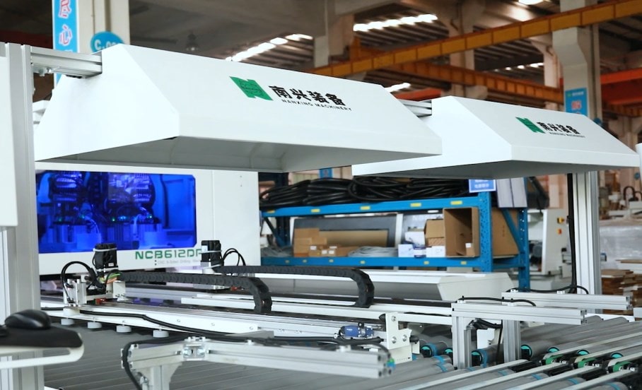 Nanxing N  Органы машинного зрения (IP камеры для считывания бирки)  На входе в ячейку установлены стойки на которых располагаются органы машинного зрения  Это специальные IP-камеры высокого разрешения, которые считывают информацию находящуюся на ...