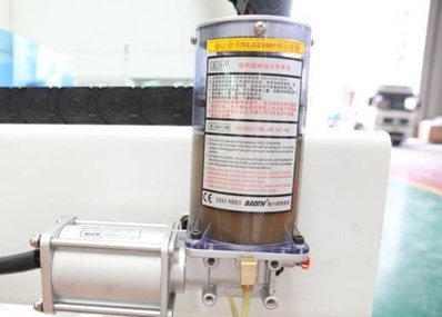 Nanxing N  Автоматическая станция централизованной смазки  Смазка большинства линейных подшипников и гаек ШВП осуществляется автоматически без участия оператора  Благодаря данной системе исключается человеческий фактор и гарантируется своевременна...