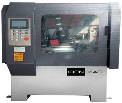 IRONMAC 800AN  Металлическая кабина  Станок оснащен металлической кабиной, которая обеспечивает: Безопасность от вылета абразива и металла из зоны заточки и попадания СОЖ на чувствительные органы заточника (глаза, горло, кожа лица и рук);Чистоту и...