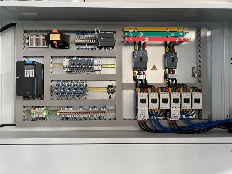 Beaver BSG 1300  Электрокомоненты SIEMENS  Высоконадежные электрокомпоненты от ведущего мирового производителя гарантируют стабильную и долголетнюю бесперебойную работу станка  Пылезащищенное исполнение электрошкафа исключает загрязнение высокочув...
