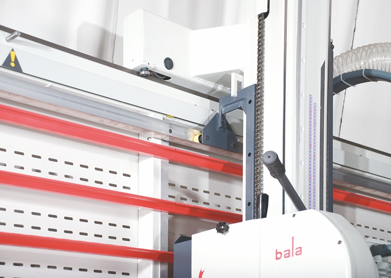 Bala Makina DPM AV  Высокая точность раскроя  Жесткая конструкция и усиленные направляющие позволяют выдерживать точность 0,1 мм на 1 м реза (соответствует европейскому стандарту DIN 875/1) 