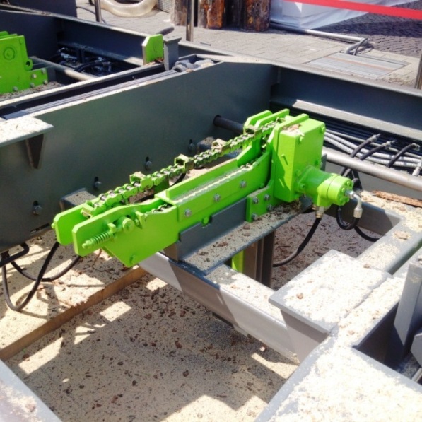 Mebor HTZ 1300 PLUS  Дополнительное поворотное устройство  Приспосабливающееся под лес, с гидромотором и редуктором, цепь вращается в оба направления 
