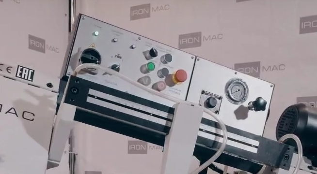 IRONMAC CUT-250SAF  Пульт управления  Управление происходит с помощью интуитивно понятного кнопочного пульта управления  Автоматический останов по окончанию распила  Автоматический останов или блокировка запуска при открытии основных узлов станка,...