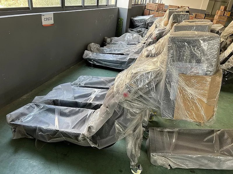 KMT KTL65M/750  Транспортер удаления стружки с тележкой  Эффективно удаляет стружку из зоны резания и позволяет работать на станке без остановок на обслуживание  С конвейером поставляется корзина для сбора стружки 