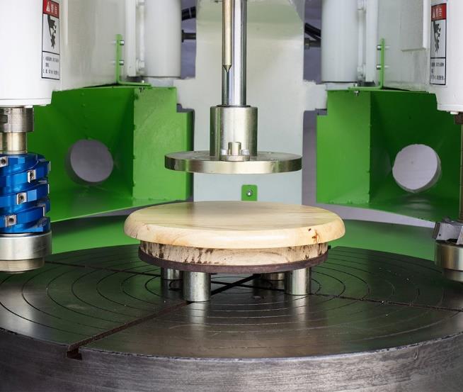 EcoWood LH1100-1  Увеличенный рабочий стол  Позволяет базировать габаритные заготовки диаметром до 1100 мм  Возможна обработка пачки заготовок для увеличения производительности  Плавная регулировка скорости вращения стола – удобный подбор оптималь...