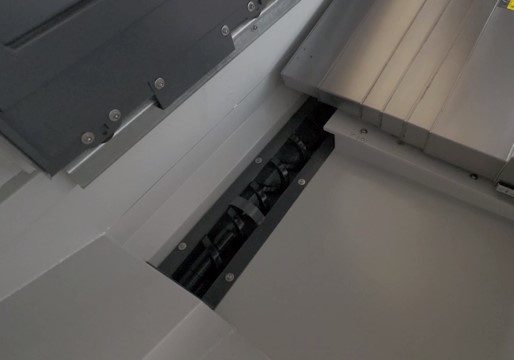 SPECTR MHM-1200  Конвейер удаления стружки  Для удаления отработанной стружки из зоны резания используется автоматически винтовой  двойной конвейер (шнек), который не только извлекает стружку, но и отжимает отработанную СОЖ в встроенный бак под ко...