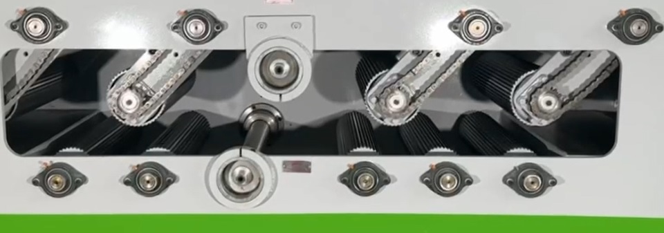 EcoWood MBC-220  Вальцовая система подачи  В многопильных станках мод  EcoWood MBC-120 и MBC-170 предусмотрена вальцовая система подачи  Она состоит из 5-ти нижних приводных рифленых вальцов и 4-х верхних приводных прижимных вальцов  Данная систем...