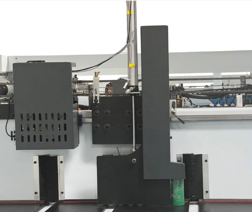 Filato NP-330A NP-330A  Боковой выравниватель  Боковой прижим предназначен для бокового выравнивания деталей, чтобы гарантировать нахождение детали под прямым углом к плоскости резания  Выравнивание выполняется с помощью обрезиненного ролика и пол...