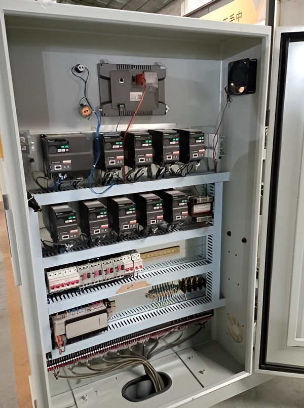 EcoWood S2W6 EcoWood S2W6  Пылезащищенный электрошкаф  PLC панель управления и электрический шкаф на отдельной стойке в пылезащищенном корпусе  Электрокомпоненты ведущих мировых производителей 