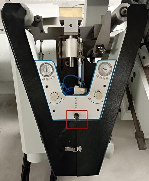 EcoWood S2W6 EcoWood S2W6  Пневматическое натяжение шлифовальной ленты  Значительно повышает качество обработки  Зерна абразива не оставляют полос, т к  равномерно вырабатываются перемещаясь по заготовке 