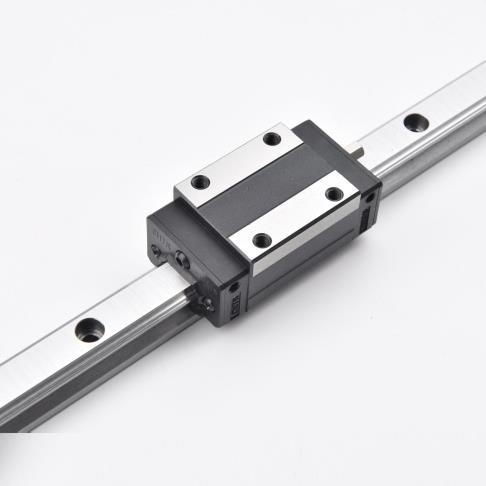 Filato DRILLMATIC SD3  Высокоточные презматические линейные направляющие  Имеют увеличенное сечение, за счет этого обеспечивают дополнительную устойчивость и жесткость гарантируя плавность перемещения захватов и обрабатывающих групп 