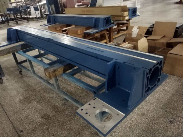 YAWEI SMD HLE 3015  Усиленная конструкция стола 