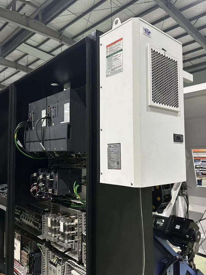 B SPITZEN H65/1250SY2  Системой кондиционирования воздуха  Станок оснащен системой кондиционирования воздуха для поддержания постоянной температуры и обеспечения стабильной работы электронных компонентов станка  Система так же препятствует попадан...