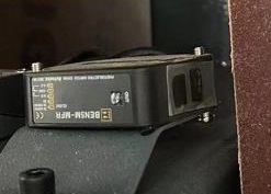 Beaver SR-RP 400  Датчики осцилляции  Фотодатчик осцилляции шлифовальной ленты  При пересечении лентой светового потока срабатывает система осцилляции и лента перемещается в противоположном направлении 