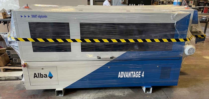 Alba Advantage 4  Станина  Станина станка изготовлена путем сварки из гнутого стального проката для придания станку максимальной жесткости Верхняя стальная прижимная балка с обрезиненными роликами на подшипниках  Прижимная балка со стороны входа с...