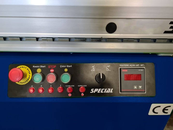 Alba Special 3200  Пульт управления  Пульт управления станка позволяет оператору быстро включить / выключить двигатели, а также управлять электронастройками: подъёма – опускания и наклона пил  Кнопки запуска имеют удобное для оператора положение  ...