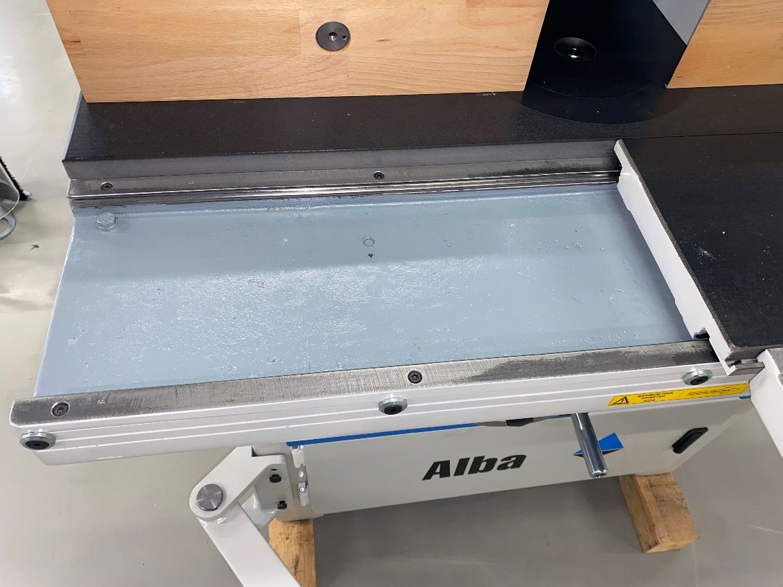 ALBA T2100SA  Направляющие каретки  Каретка перемещается по износостойким стальным направляющим  Направляющие при необходимости могут быть заменены, что делает ресурс каретки практически вечным 