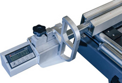 OSTERMANN ALFA 400 DIGIT  Электронные дисплеи на поперечном упоре  Электронные дисплеи на поперечном упоре обеспечивают высокую точность при установке размеров раскроя плитных материалов  