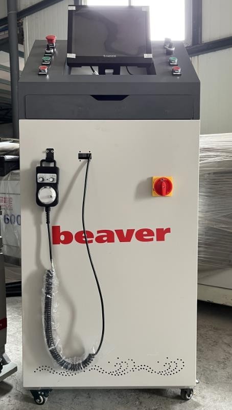 Beaver 12D4 MAXI  Стойка управления  Станок укомплектован стойкой управления с компьютером, программным обеспечением ArtCam и системой управления NC Studio 