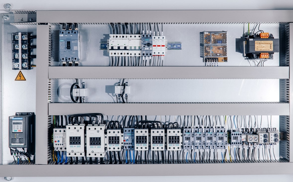 Motimac SFR-R 1300VH  Электрокомпоненты SIEMENS  Высоконадежные электрокомпоненты от ведущего мирового производителя гарантируют стабильную и долголетнюю бесперебойную работу станка  Пылезащищенное исполнение электрошкафа исключает загрязнение выс...