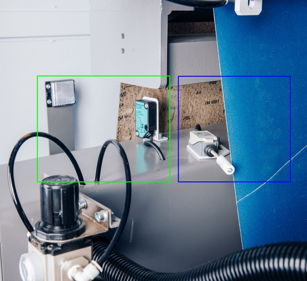 Motimac SFR-R 1300VH  Датчики осцилляции и схода лент  Фотодатчик осцилляции шлифовальной ленты  При пересечении лентой светового потока срабатывает система осцилляции и лента перемещается в противоположном направлении  Датчик схода ленты  Обеспеч...