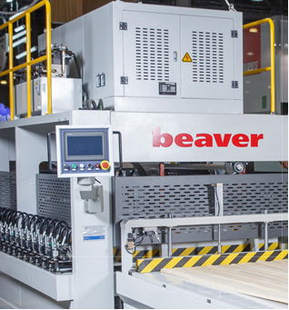 Beaver HF-3 HF-3  ТВЧ-генератор  Шкаф генератора имеет компактное и безопасное для работы оператора верхнее расположение 