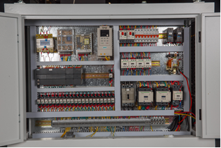 Beaver HF-3 HF-3  Электрика и автоматизация управления  В конструкции электрошкафа используется высоконадежная электрика Американской корпорации EATON (США), гарантирующая стабильную и долголетнюю бесперебойную работу станка  Программируемый логич...