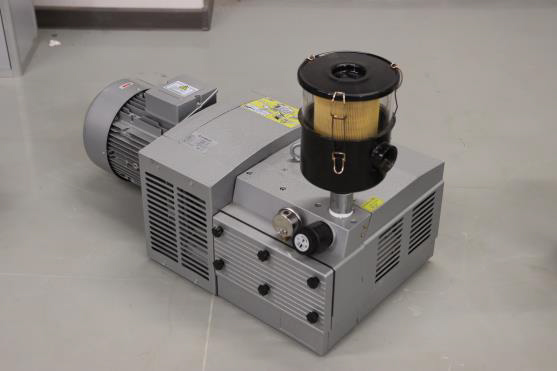 Filato Optima 2030 CCD  Пластинчато-роторный вакуумный насос  Высокопроизводительный пластинчато-роторный безмасляный насос обеспечивает производительность до 160 м3/час, что гарантирует надежную фиксацию деталей, а это в свою очередь, дает возмож...