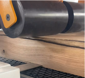 EcoWood-400P  Широкая ленточная пила  Ленточная пила увеличенной ширины 50 мм позволяет устанавливать более высокое усилие натяжения, что исключает вибрацию при пилении и позволяет получать высокое качество пиления без волны 