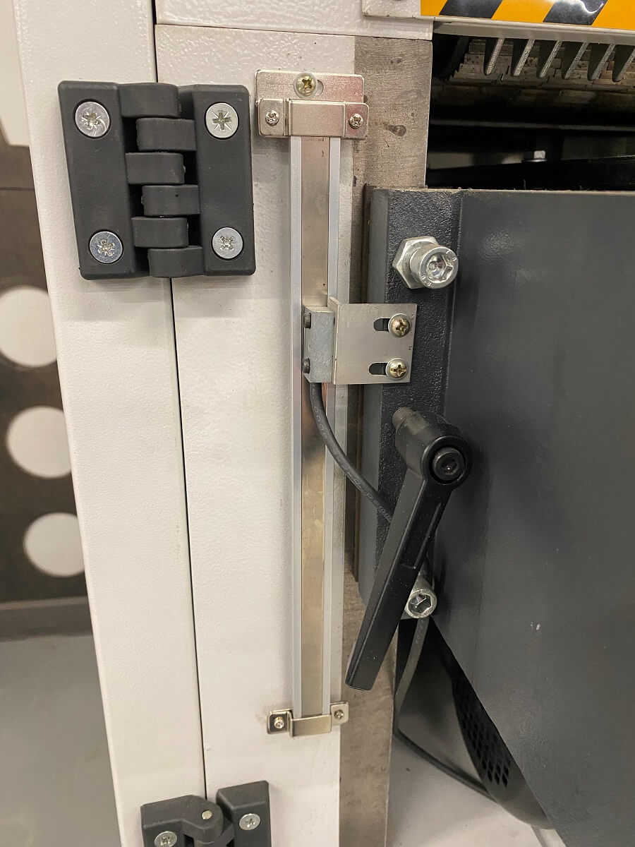 EcoWood MB 404S  Система измерения положения стола  Измерение положения стола с помощью магнитной линейки и датчика индуктивности  Данная система фиксирует именно фактическое перемещение стола и является самым точным методом измерения 