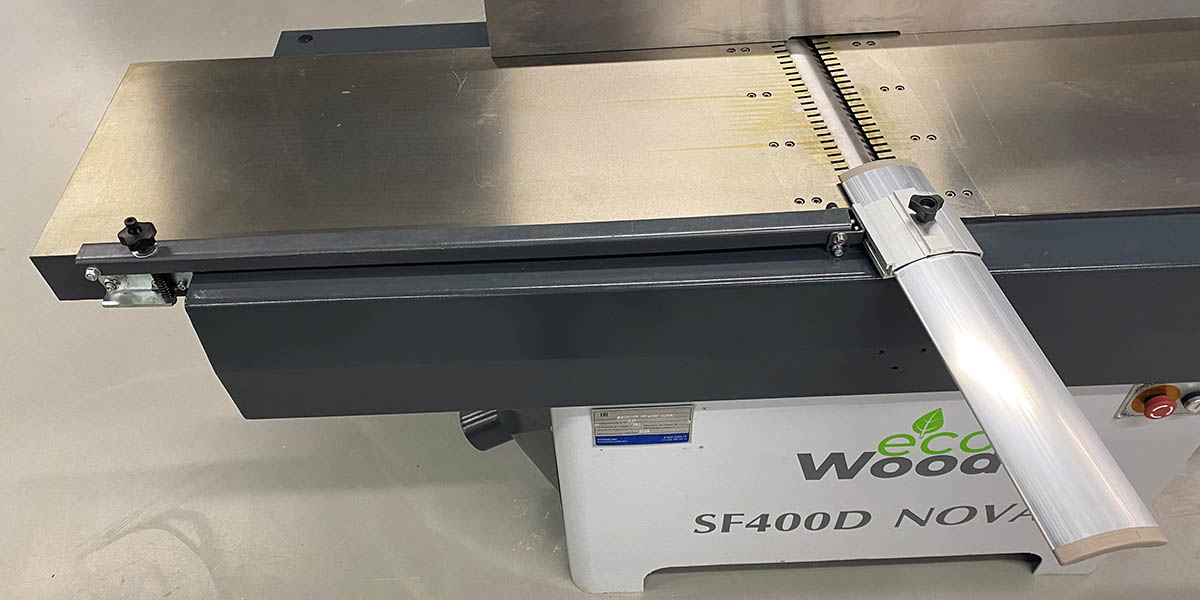 EcoWood SF 400D Nova  Защита ножевого вала  Надежно закрывает вал и жестко фиксируется, что обеспечивает безопасность работы оператора  Соответствует нормам безопасности СЕ 