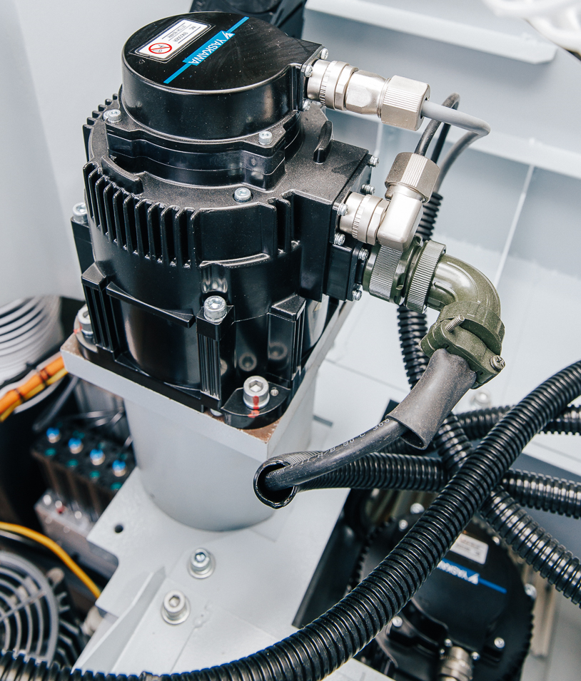 EXCITECH ATLAS  Серводвигатели «YASKAWA» (Япония)  Установленные на каждом узле для перемещения по осям X, Y и Z, обеспечивают высокоточное позиционирование шпинделя (до 0,001 мм) в соответствии с заданной программой при высокой скорости перемещен...