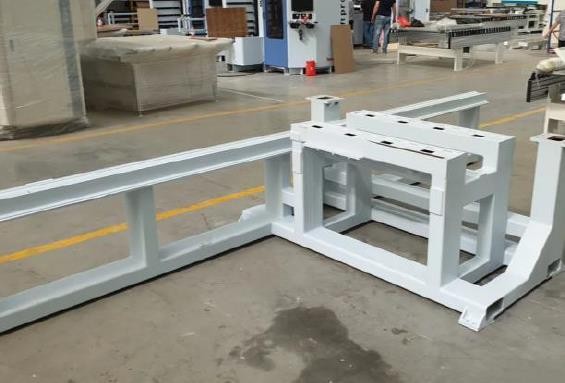 Excitech DRILLING CELL 2 IN 1  Массивная станина станка  Станина станка сборная, выполнена из толстостенных стальных труб прямоугольного сечения толщиной 6-8 мм (усиленных до 40 мм в местах сопряжений), что обеспечивает высокую степень жесткости к...