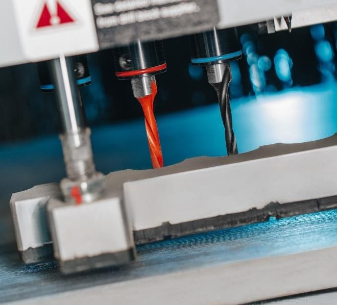 Excitech DRILLING CELL 2 IN 1  Система автоматических вертикальных пневматических прижимов деталей при обработке  Благодаря синхронизированной системе вертикальных независимых пневматических прижимов, обрабатываемые детали надежно фиксируются в ра...