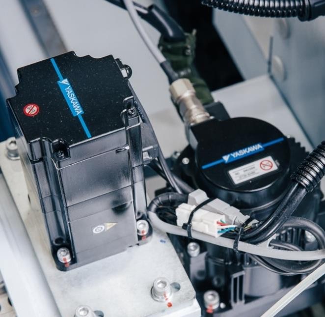 Excitech DRILLING CELL 2 IN 1  Серводвигатели «YASKAWA» (Япония)  Cпециально предназначенные для европейских производителей оборудования с более высокими эксплуатационными требованиями  С цифровым подключением посредством промышленной CAN шиныYASK...